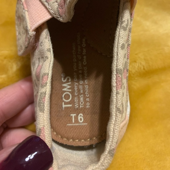 TOMS Animal Print T6 - Picture 2 of 4